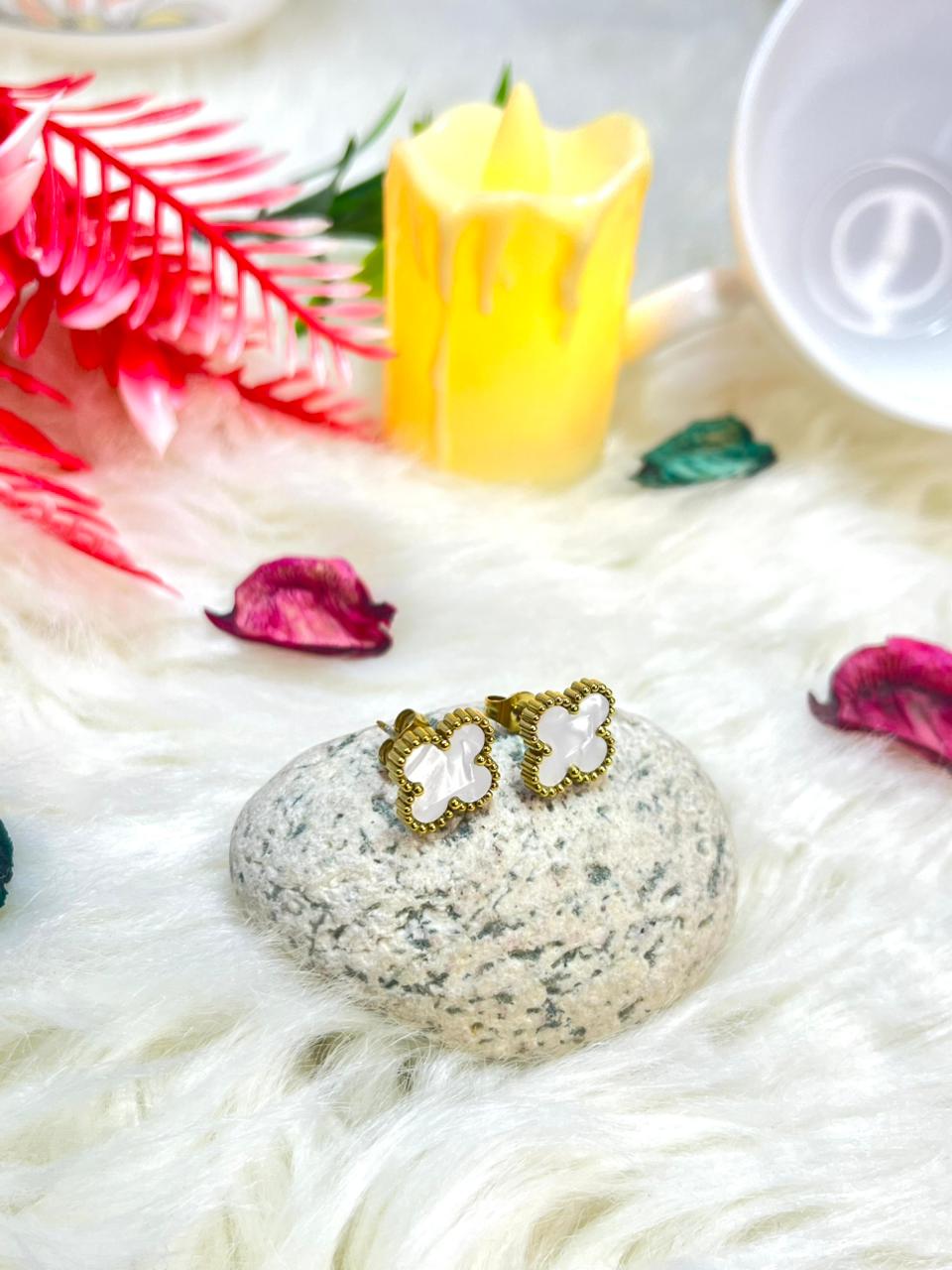 Elegant White Glow Necklace