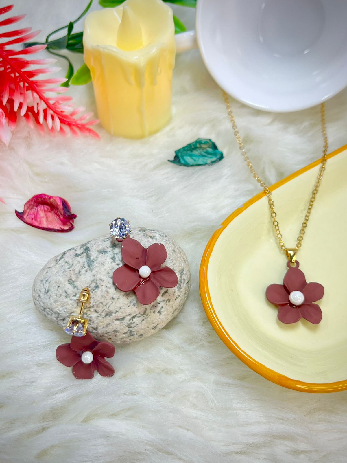 Brown Floral Charm Necklace Set